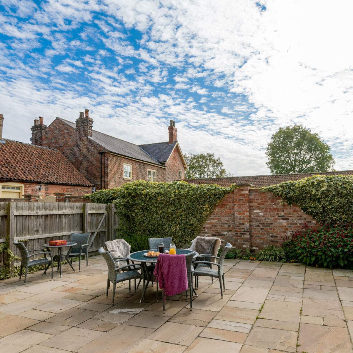 Granary courtyard garden with tables and chairs 