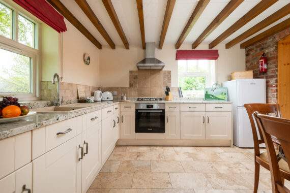 Forge fully equipped kitchen with lovely granite worktops