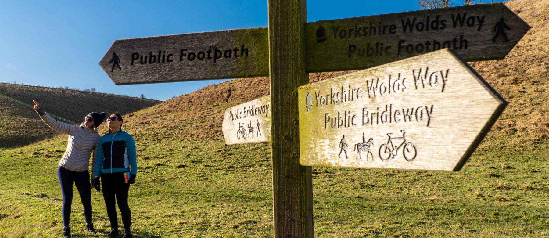 signpost showing footpaths in all directions