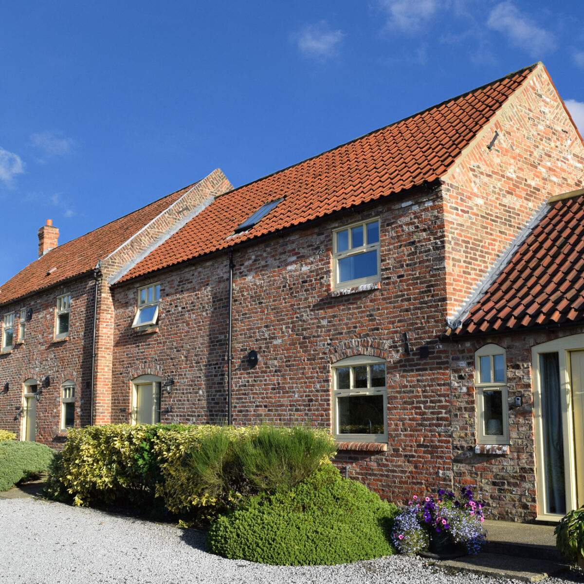 fold-barn-gran Foldyard, Barn House and Granary cottages - all in a row