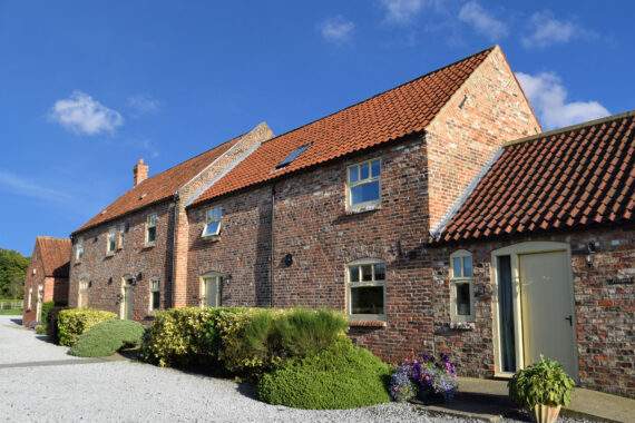 Foldyard, Barn House and Granary cottages - all in a row